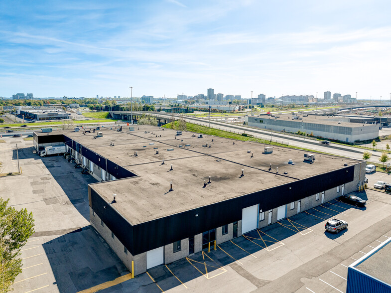 2789-2855 Boul Le Corbusier, Laval, QC en alquiler - Foto del edificio - Imagen 1 de 12