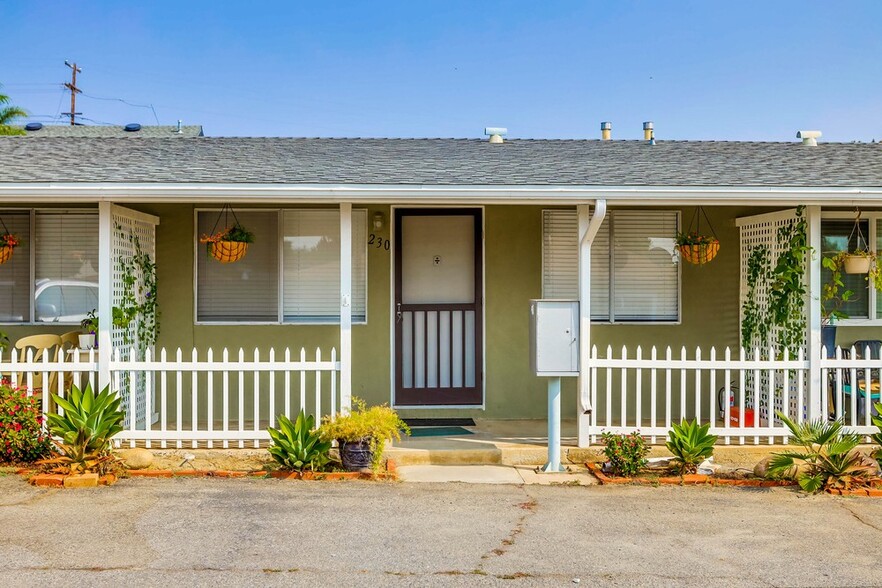 228-234 N Pasadena Ave, Fallbrook, CA en venta - Foto del edificio - Imagen 1 de 12