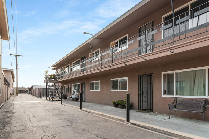 4426 Clara St, Cudahy, CA en venta - Foto del edificio - Imagen 3 de 4