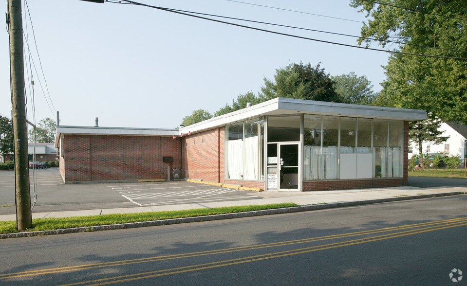 96 Alden Ave, Enfield, CT en alquiler - Foto del edificio - Imagen 1 de 8