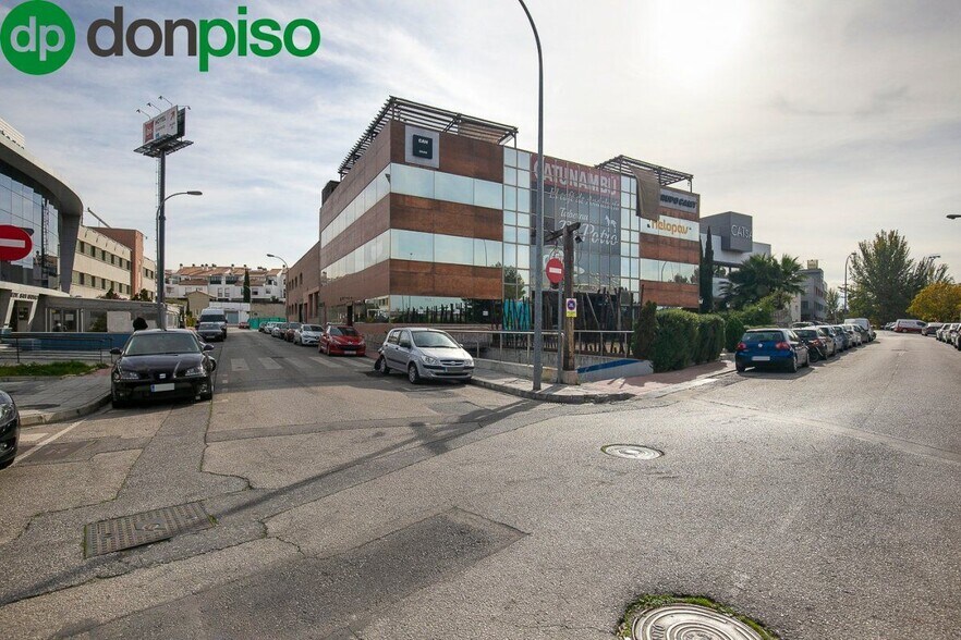 Oficina en Granada en venta - Foto del edificio - Imagen 2 de 37