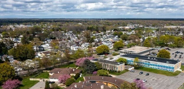 720 Albin Ave, West Babylon, NY en alquiler - Foto del edificio - Imagen 3 de 11