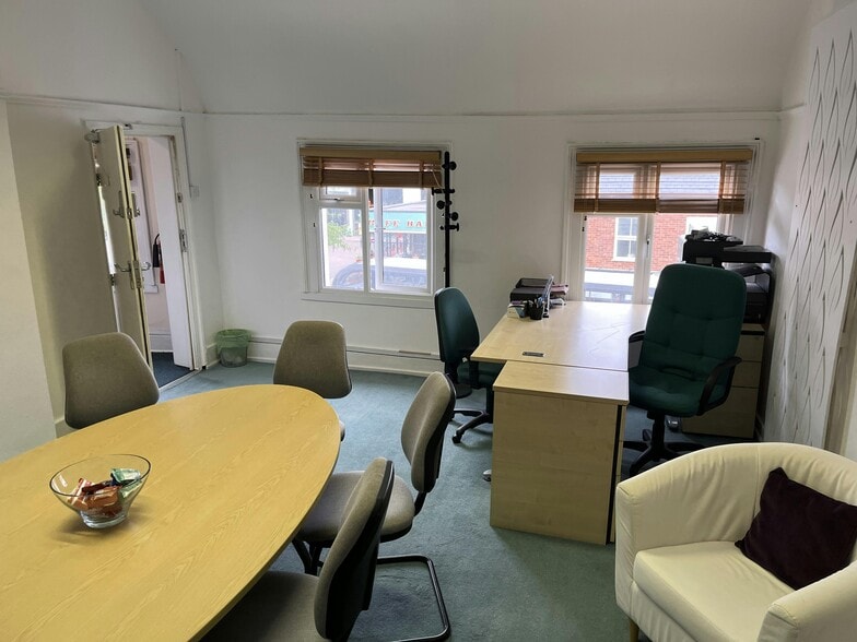 2-10 The Square, Kenilworth en venta - Foto del edificio - Imagen 3 de 26