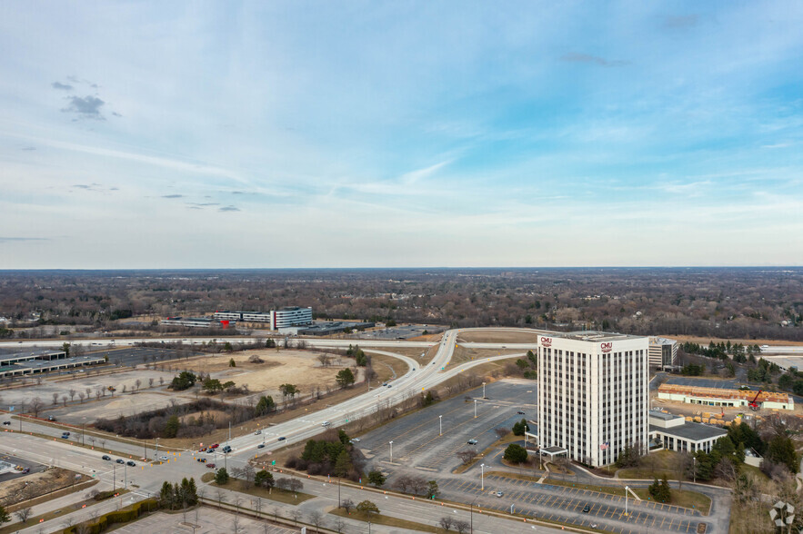 900 Tower Dr, Troy, MI en alquiler - Vista aérea - Imagen 2 de 22