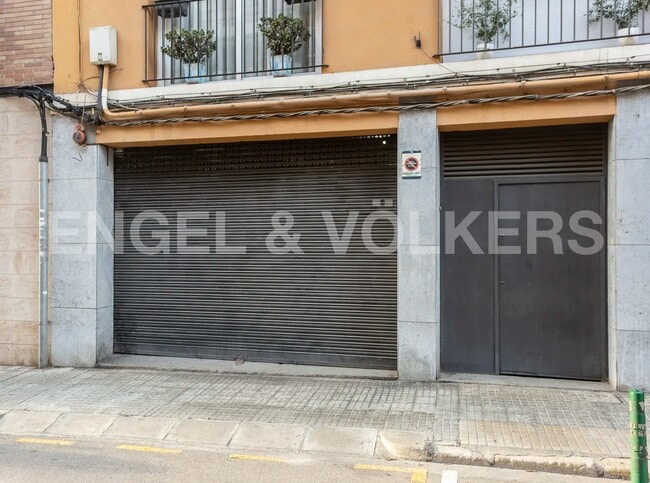 Más detalles de Carrer Josep Campreciós, 38, Esplugues de Llobregat - Edificio residencial​ en venta