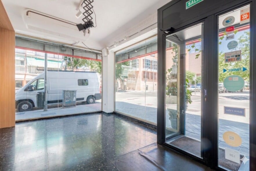 Edificio residencial en Madrid, Madrid en venta - Foto del edificio - Imagen 3 de 6