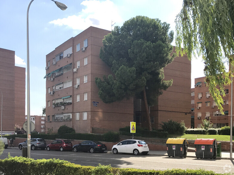 Calle Virgen de los Desamparados, 34, Madrid, Madrid en venta - Foto del edificio - Imagen 2 de 3