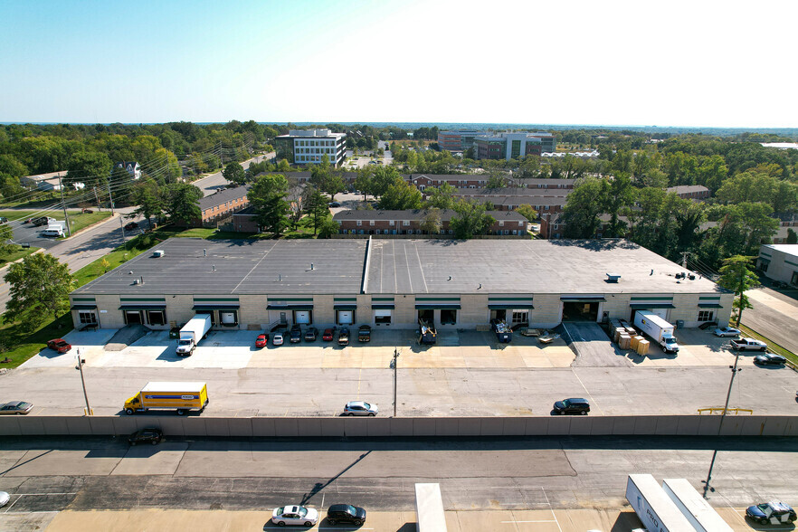 1067-1083 N Warson Rd, Saint Louis, MO en alquiler - Foto del edificio - Imagen 3 de 3