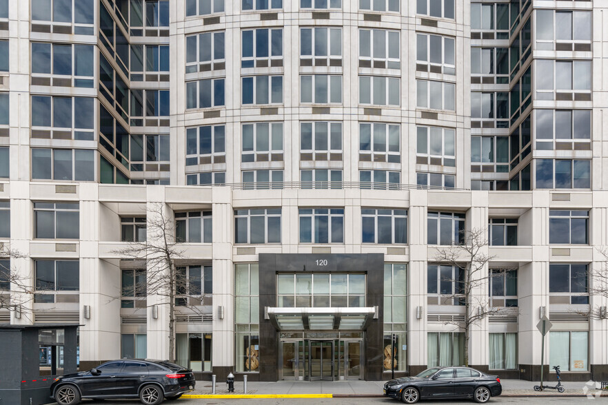 100 Riverside Blvd, New York, NY en venta - Foto del edificio - Imagen 3 de 7