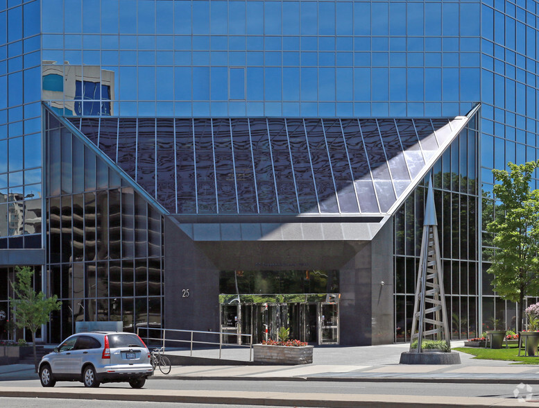 25 Sheppard Ave W, Toronto, ON en alquiler - Foto del edificio - Imagen 2 de 6