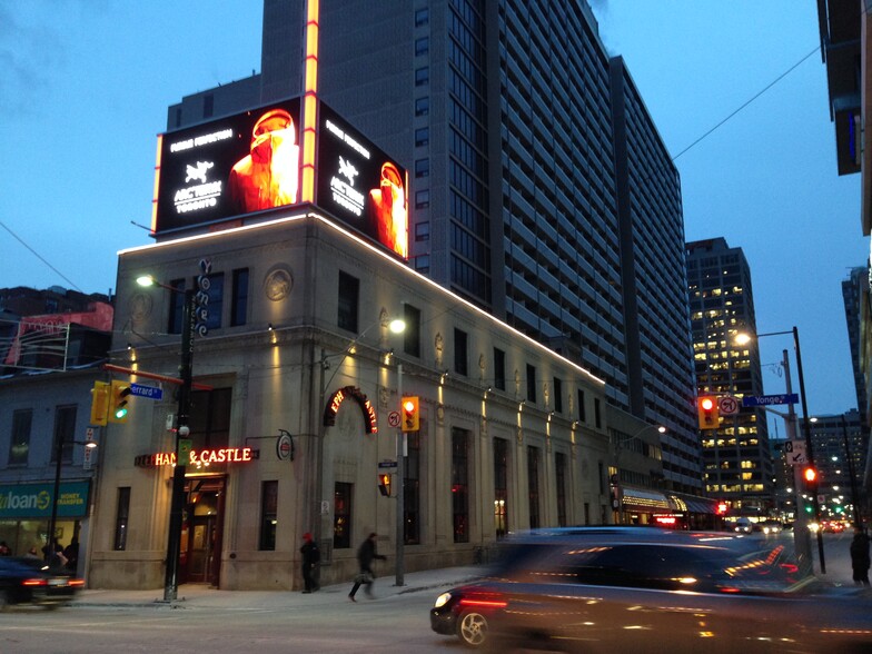 378 Yonge St, Toronto, ON en alquiler - Foto del edificio - Imagen 2 de 10