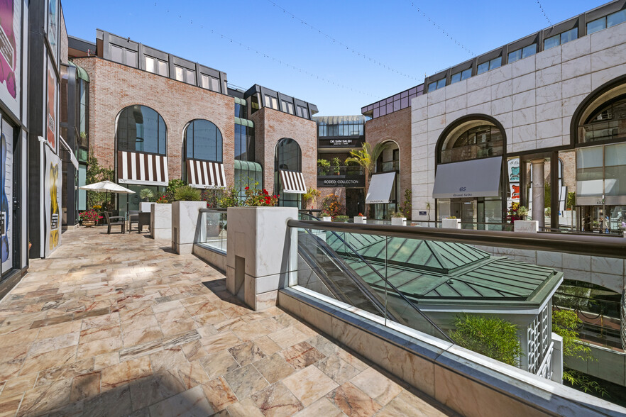 413-445 N Rodeo Dr, Beverly Hills, CA en alquiler - Foto del edificio - Imagen 3 de 7