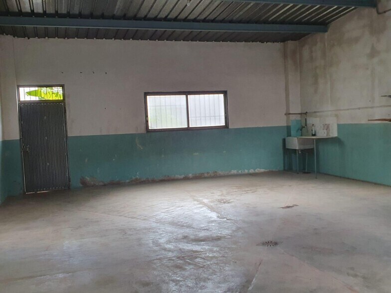 Local en La Pobla de Vallbona en alquiler - Foto del edificio - Imagen 2 de 5