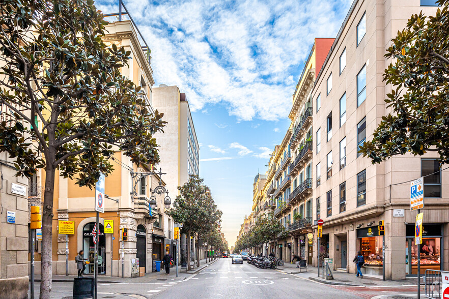 Carrer Gran De Gràcia, 118, Barcelona, Barcelona en alquiler - Foto del edificio - Imagen 2 de 2