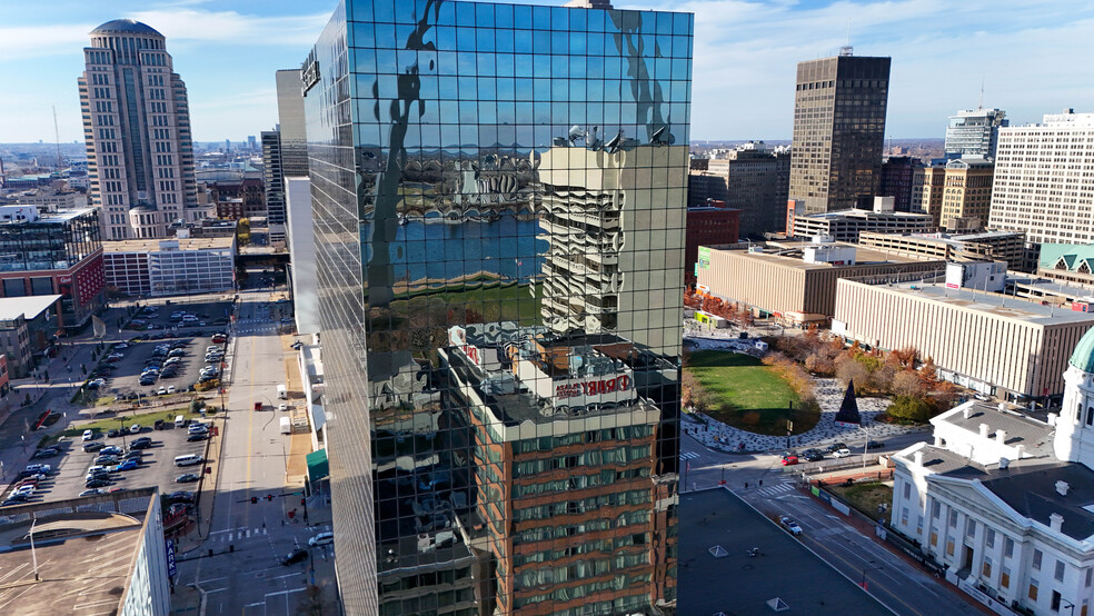 10 S Broadway, Saint Louis, MO en alquiler - Foto del edificio - Imagen 2 de 4