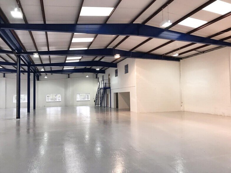17 Invincible Rd, Farnborough en alquiler - Foto del edificio - Imagen 2 de 4