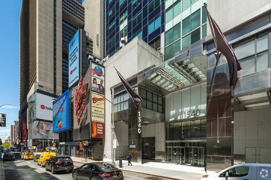 1540 Broadway, New York, NY en alquiler - Foto del edificio - Imagen 3 de 5