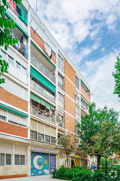 Edificio residencial en Madrid, Madrid en venta - Foto del edificio - Imagen 2 de 2