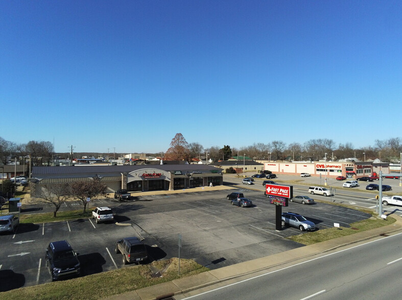 129 N Locust Ave, Lawrenceburg, TN en alquiler - Vista aérea - Imagen 3 de 7