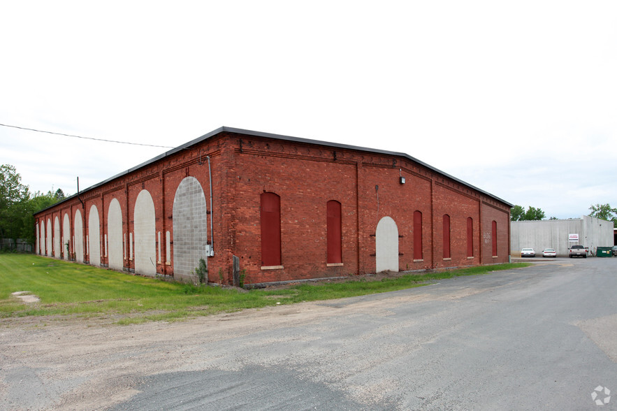 215 Monroe St N cartera de 2 inmuebles en venta en LoopNet.es - Foto del edificio - Imagen 1 de 2