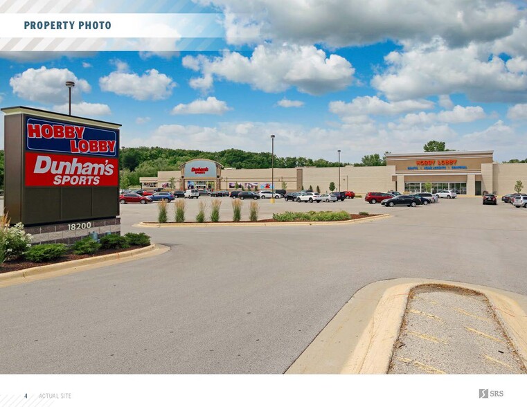 18200 W Bluemound Rd, Brookfield, WI en venta - Foto del edificio - Imagen 3 de 7