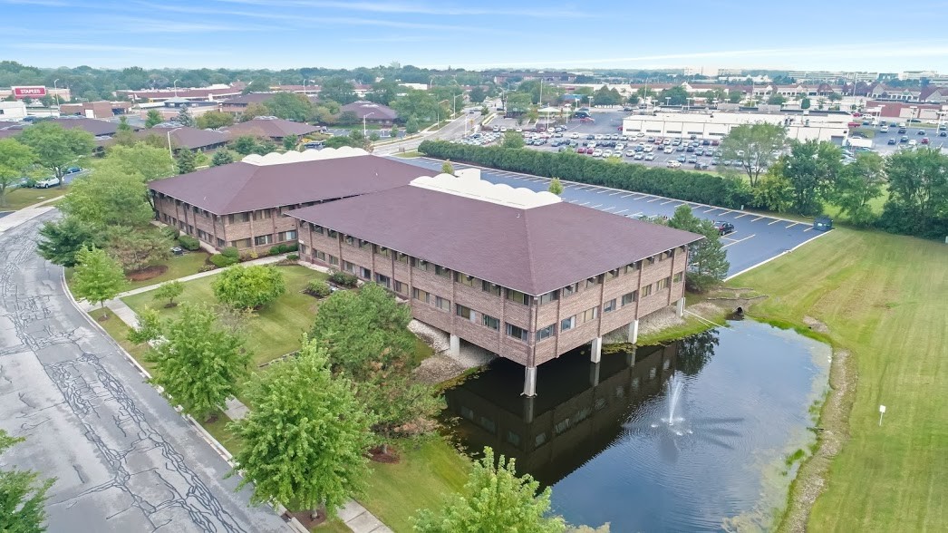 1300 Iroquois Dr, Naperville, IL en alquiler Foto del edificio- Imagen 1 de 8