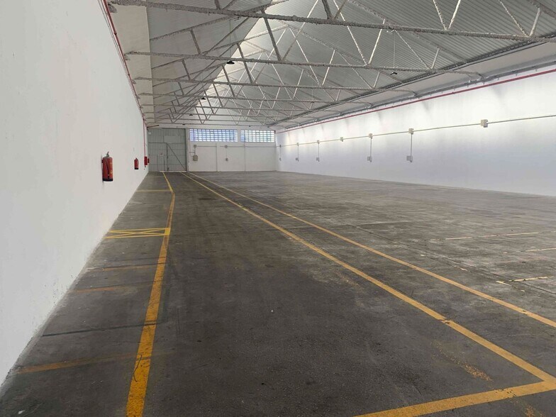 Nave en San Fernando de Henares, Madrid en alquiler - Foto del edificio - Imagen 1 de 2