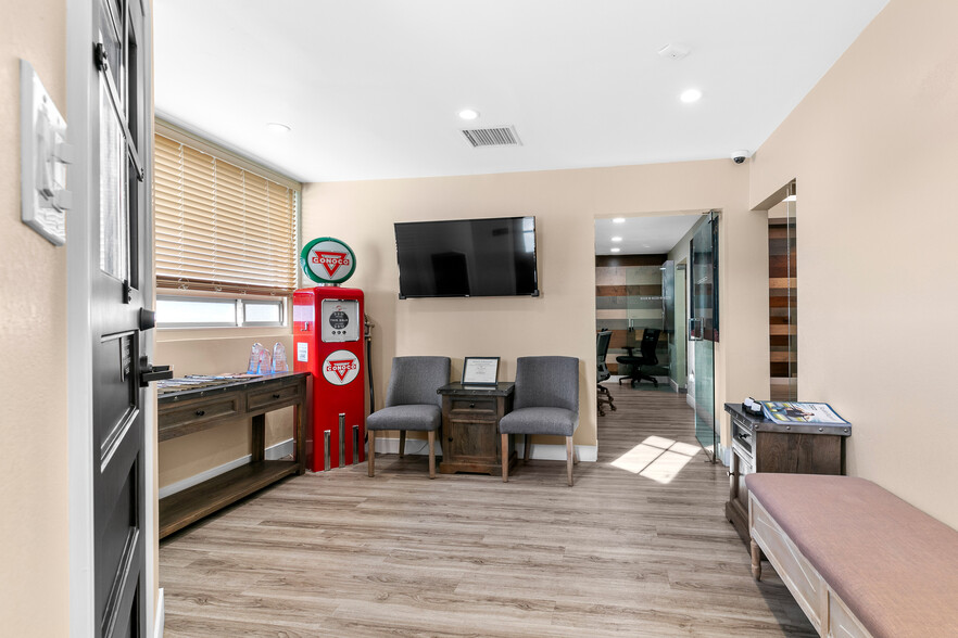 2801 Empire Ave, Burbank, CA en venta - Foto del edificio - Imagen 2 de 14