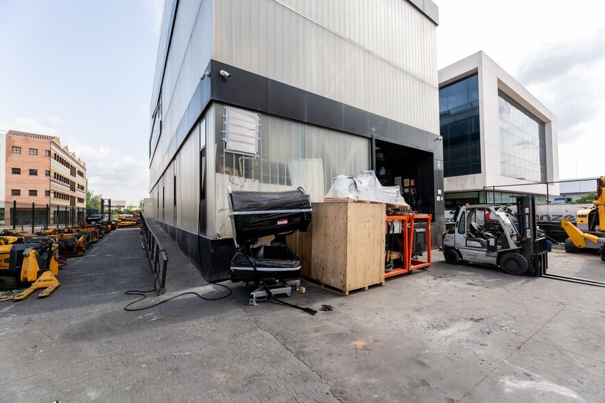 Calle Diego Marín Aguilera, 4, Leganés, Madrid en venta - Foto del edificio - Imagen 3 de 21