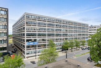 Más detalles de 111 Rue Chabanel O, Montréal, QC - Varios usos en alquiler