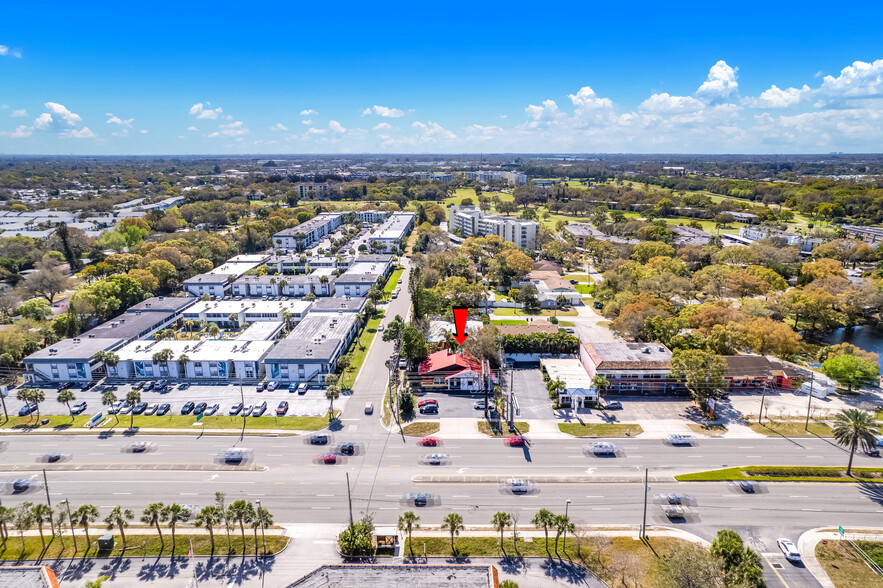 1995 E Bay Dr, Largo, FL en venta - Foto del edificio - Imagen 2 de 46