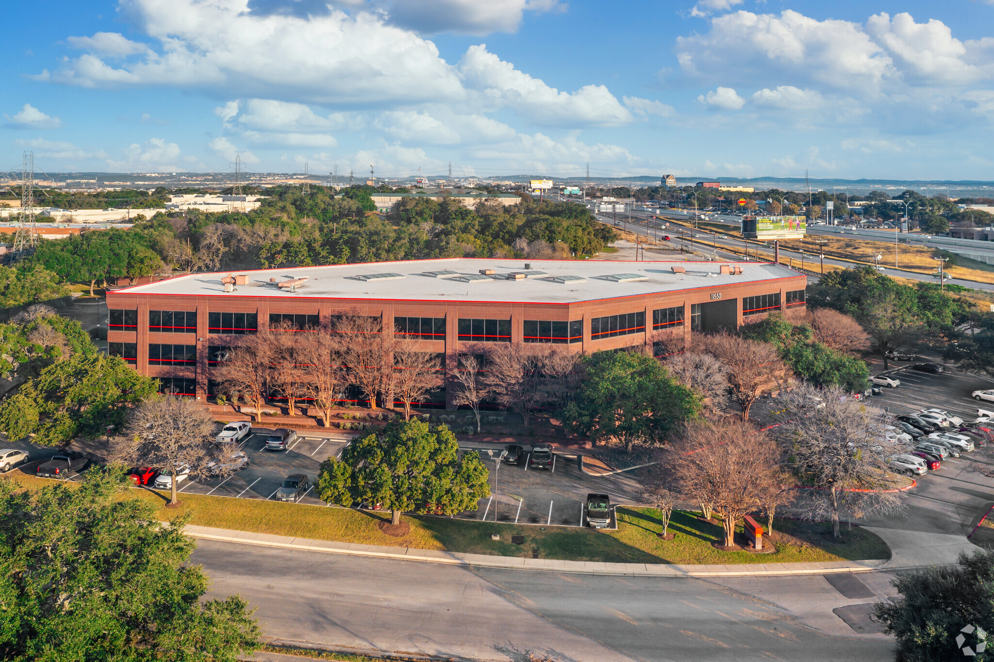 11550 W IH-10, San Antonio, TX en alquiler Foto del edificio- Imagen 1 de 32