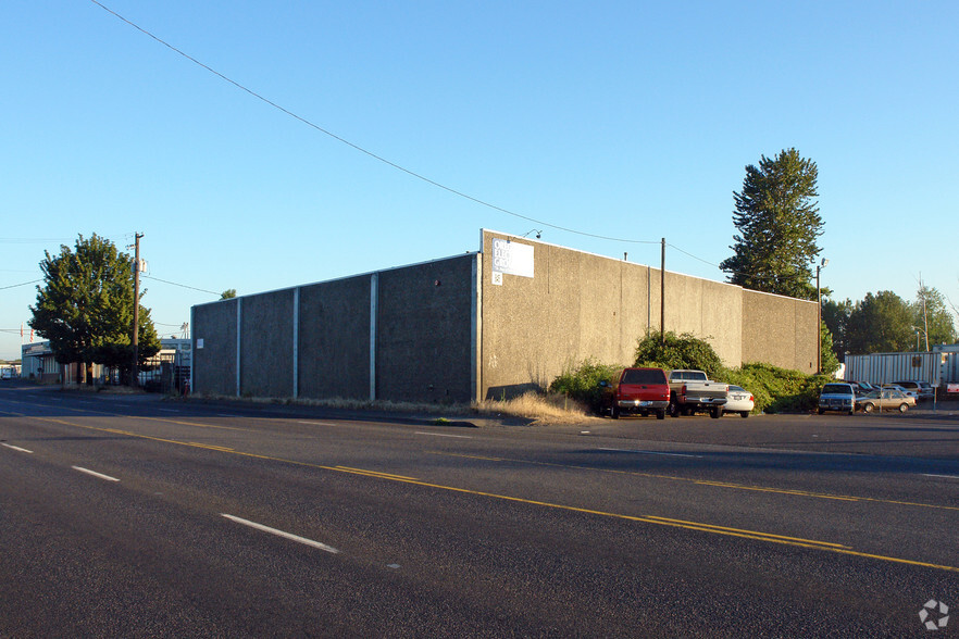 845 NE Columbia Blvd, Portland, OR en alquiler - Foto del edificio - Imagen 2 de 8