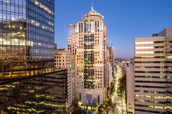 Más detalles de 121 W Trade St, Charlotte, NC - Oficina en alquiler