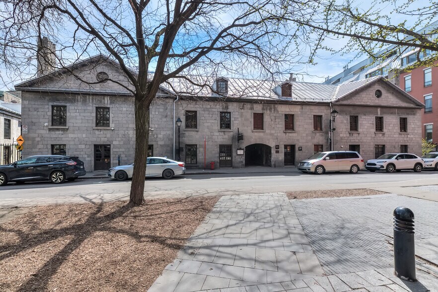 306 Pl D'Youville #A10, Montréal, QC en venta - Foto del edificio - Imagen 1 de 1