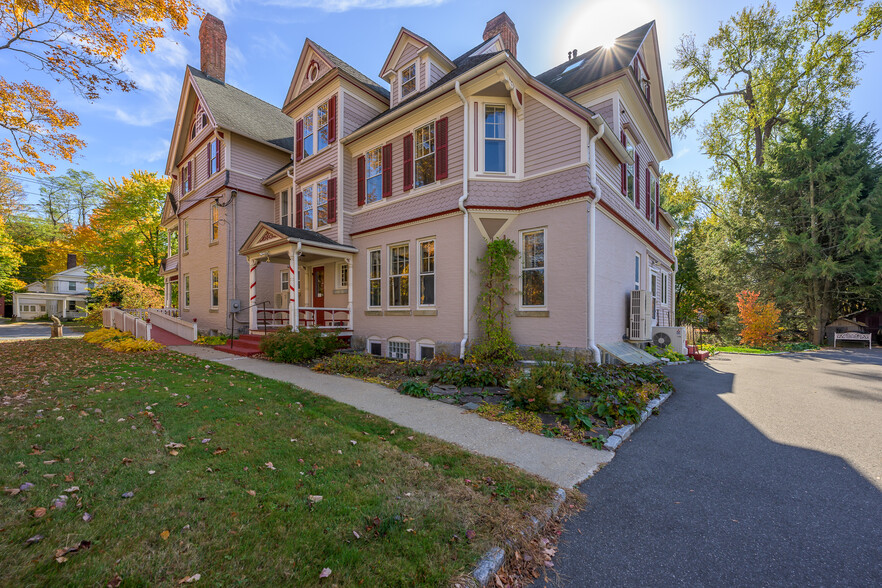 518 Main St, Great Barrington, MA en venta - Foto del edificio - Imagen 2 de 64