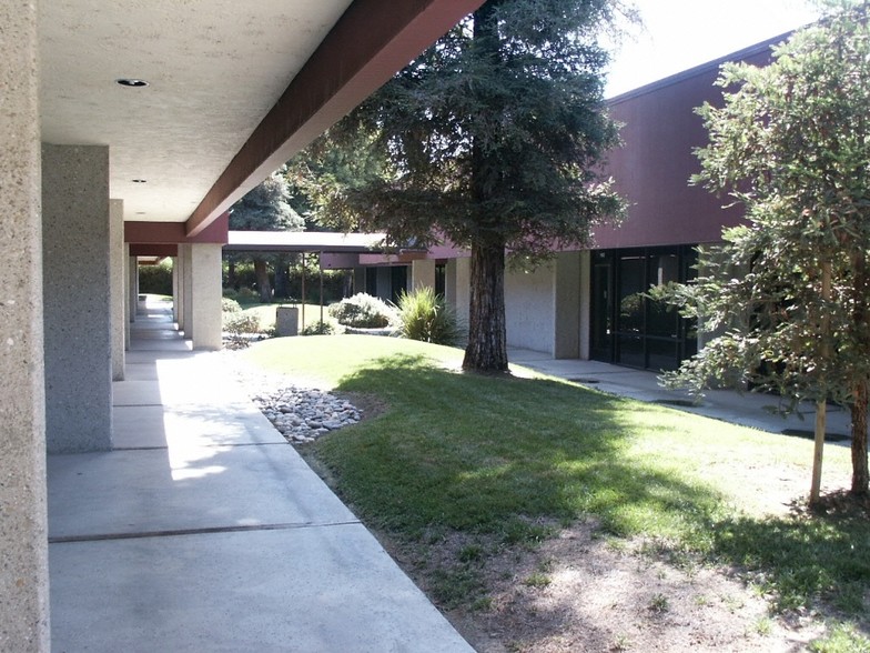 5300 Lennox Ave, Bakersfield, CA en venta - Foto del edificio - Imagen 2 de 19