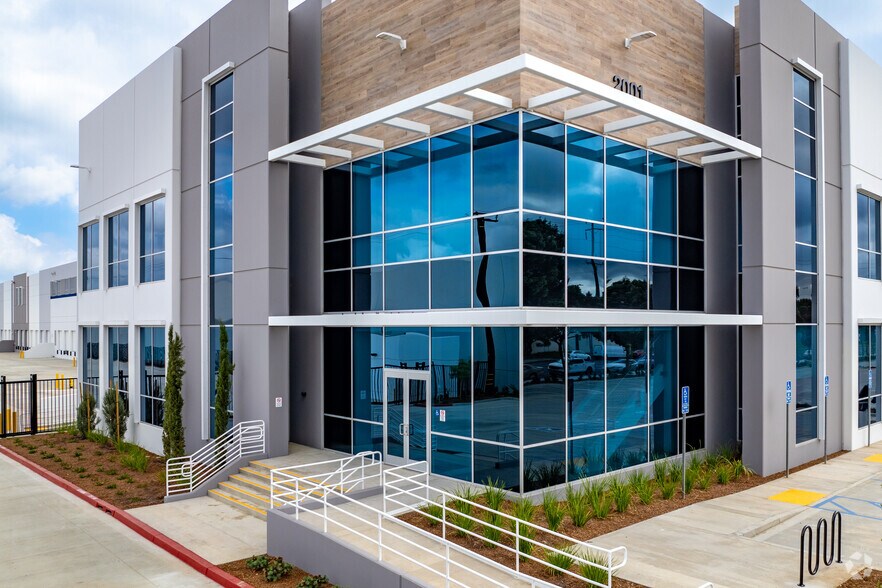 2001 E Dominguez St, Carson, CA en alquiler - Foto del edificio - Imagen 3 de 6