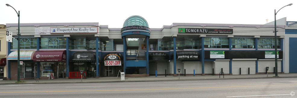 1128 W Broadway, Vancouver, BC en alquiler - Foto del edificio - Imagen 3 de 23