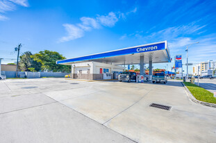 CHEVRON STATION + REAL ESTATE FOR SALE - Inmueble