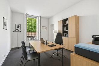 11 Rue Chateaubriand, Paris en venta Foto del interior- Imagen 1 de 5