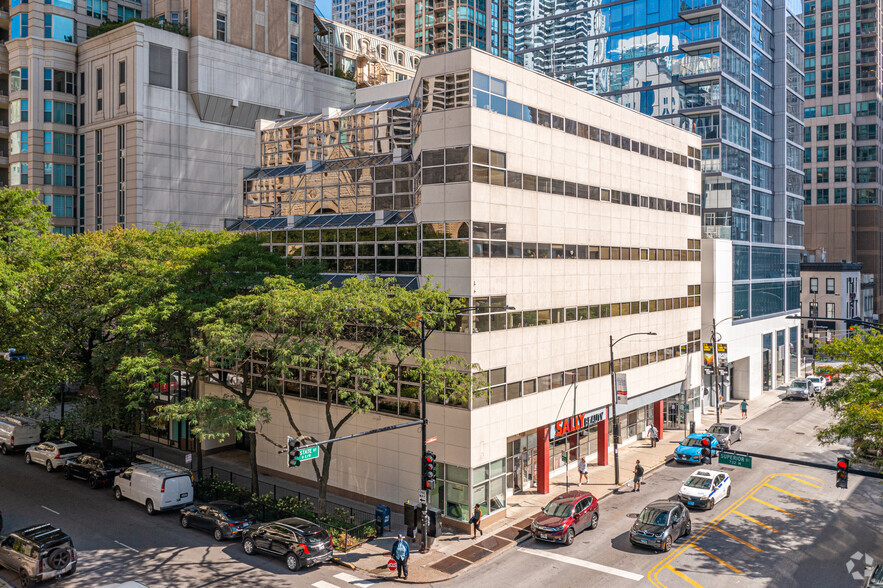 1 E Superior St, Chicago, IL en alquiler - Foto del edificio - Imagen 1 de 4