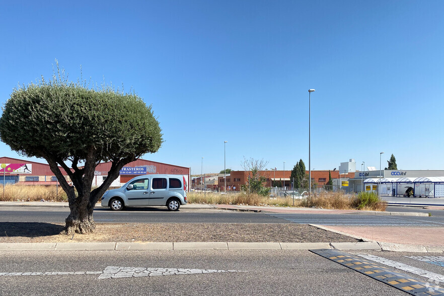 Avenida Cerro del Rubal, 5, Parla, Madrid en venta - Foto del edificio - Imagen 2 de 3