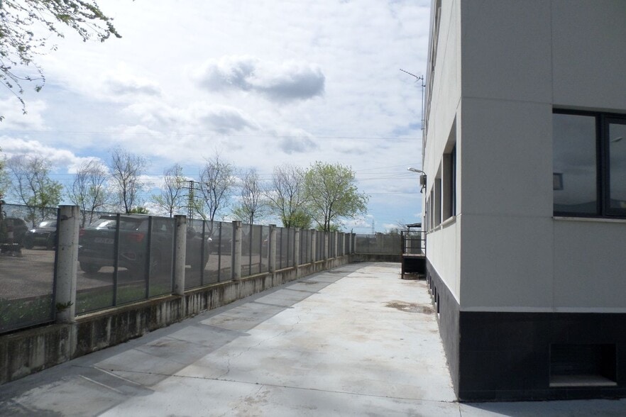 Nave en Villaviciosa de Odón, Madrid en venta - Foto del edificio - Imagen 2 de 8