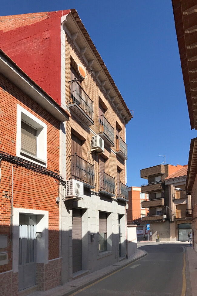 Más detalles de Calle Santísima Trinidad, 2, Fuensalida - Edificio residencial​ en venta