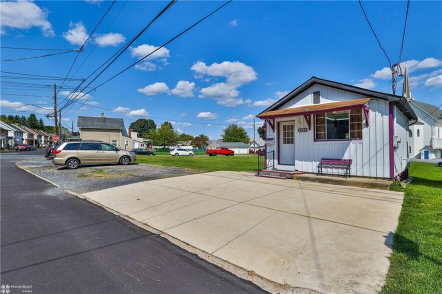 3010 S 2nd St, Hokendauqua, PA en venta - Foto del edificio - Imagen 3 de 12