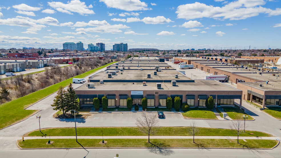 40 Tiffield Rd, Toronto, ON en alquiler - Foto del edificio - Imagen 1 de 9