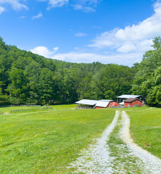 500 Winding Gap Rd, Lake Toxaway, NC en venta - Foto del edificio - Imagen 2 de 9