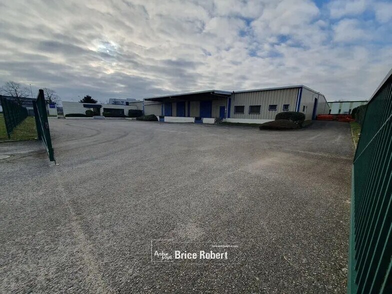 Oficina en Saint-Quentin-Fallavier en alquiler - Foto del edificio - Imagen 1 de 6