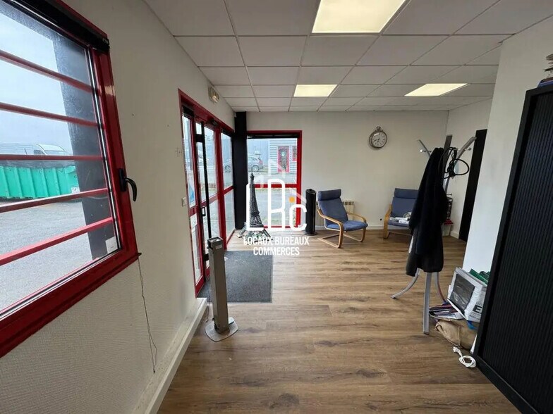 7 Rue Des Frères Lumière, Saint-Hilaire-de-Chaléons en alquiler - Foto del edificio - Imagen 3 de 18